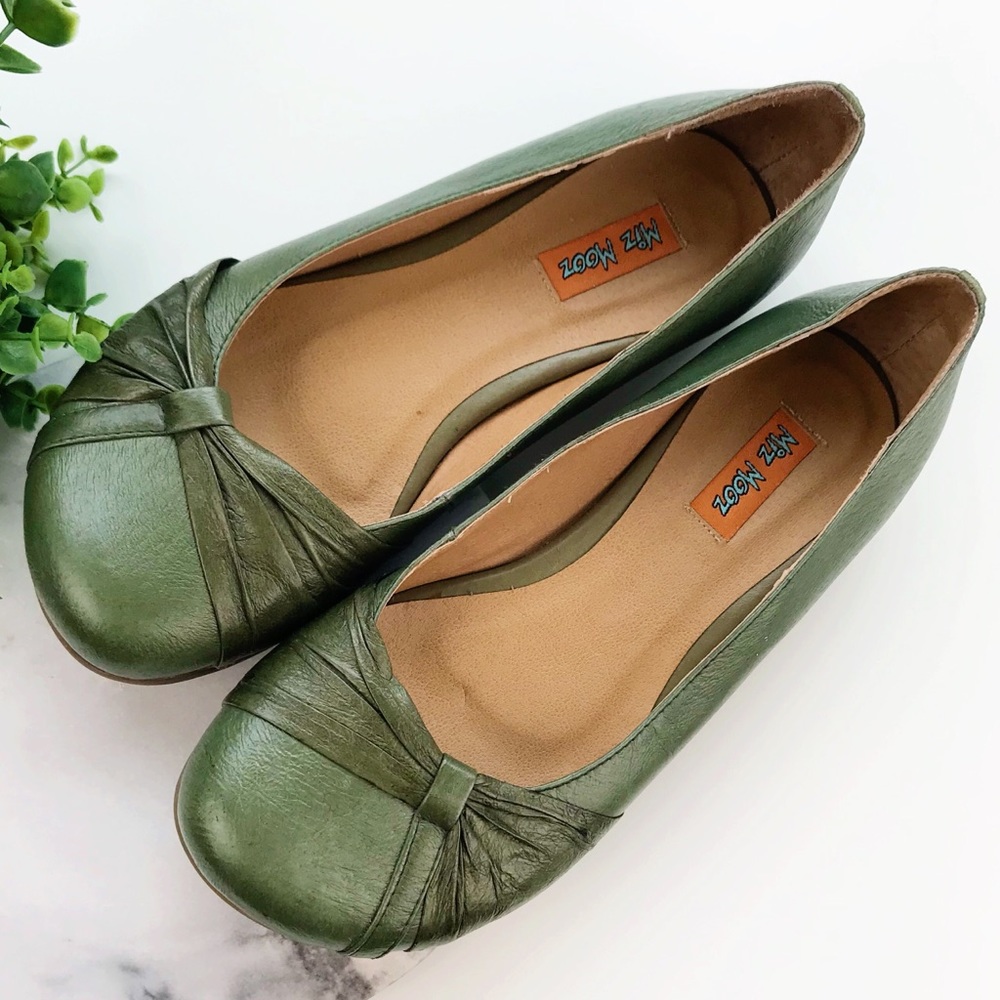 Miz Mooz Green Twist Flats Slip On Shoes Size 7